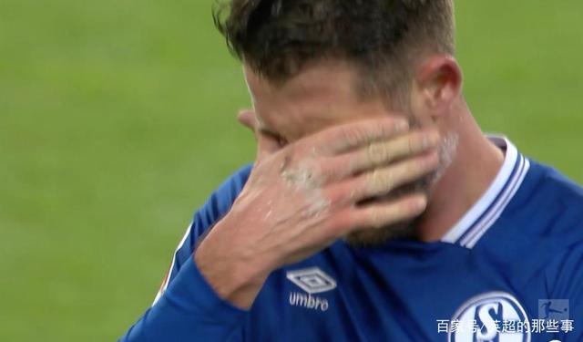 包含引进新教练后，沙尔克再遭失利，排名垫底的词条