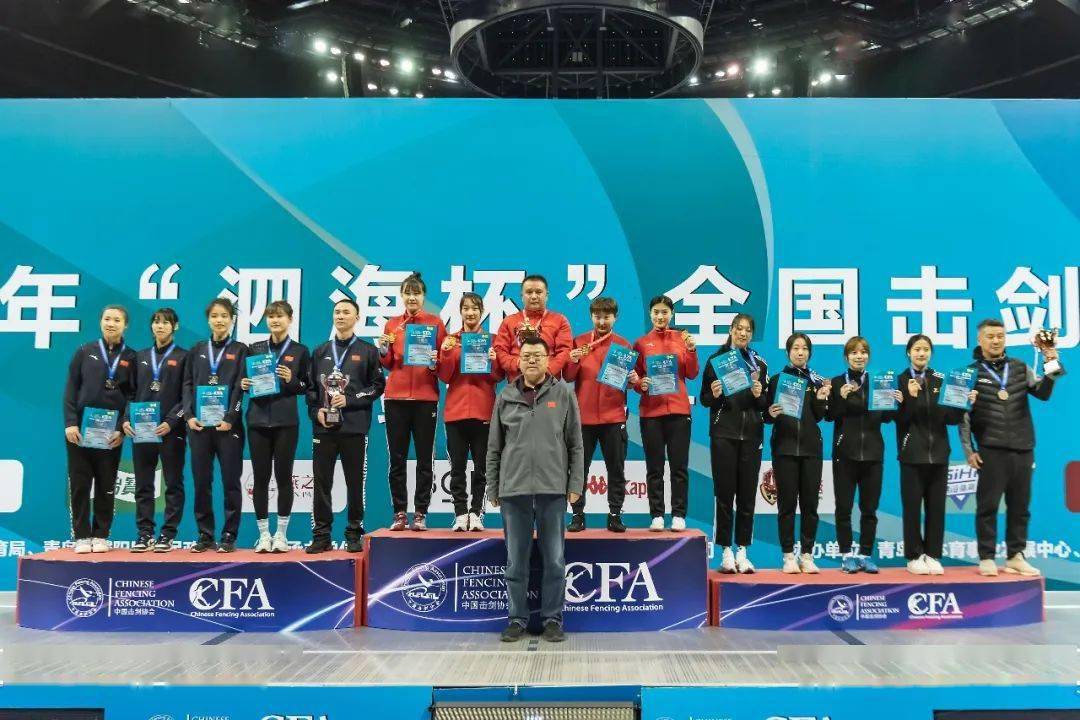 阿根廷重剑选手力挫对手,喜获男子团体银牌 阿根廷重剑选手力挫对手,喜获男子团体银牌