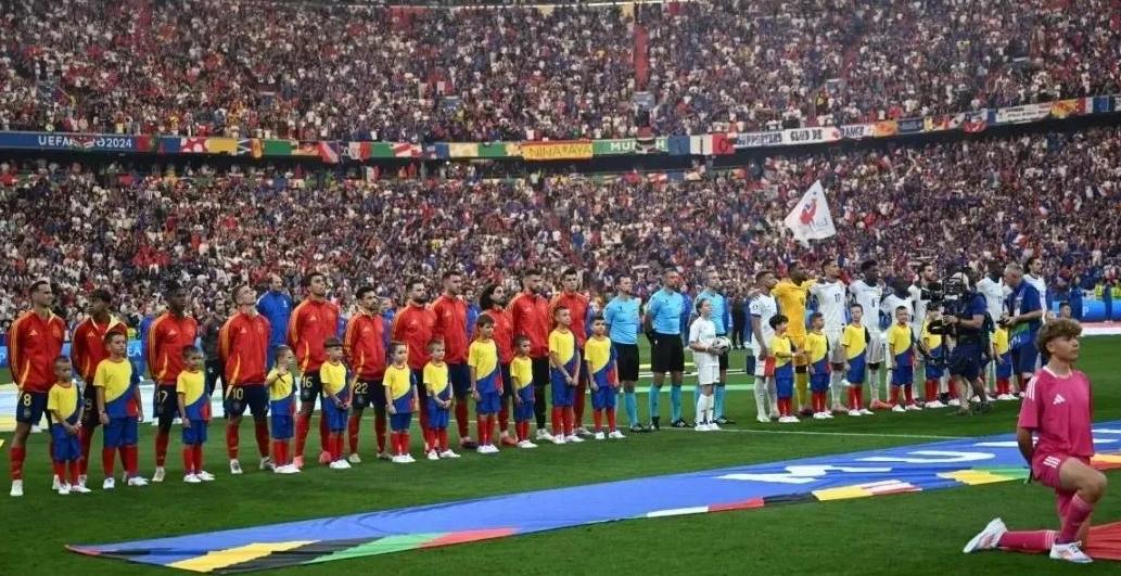 包含欧锦赛冠军归属，三队争霸斗志昂扬的词条