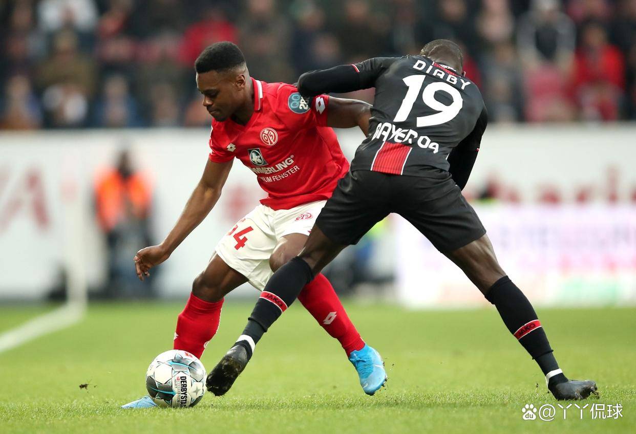 包含勒沃库森在主场逆转了美因茨，完成了胜利的词条