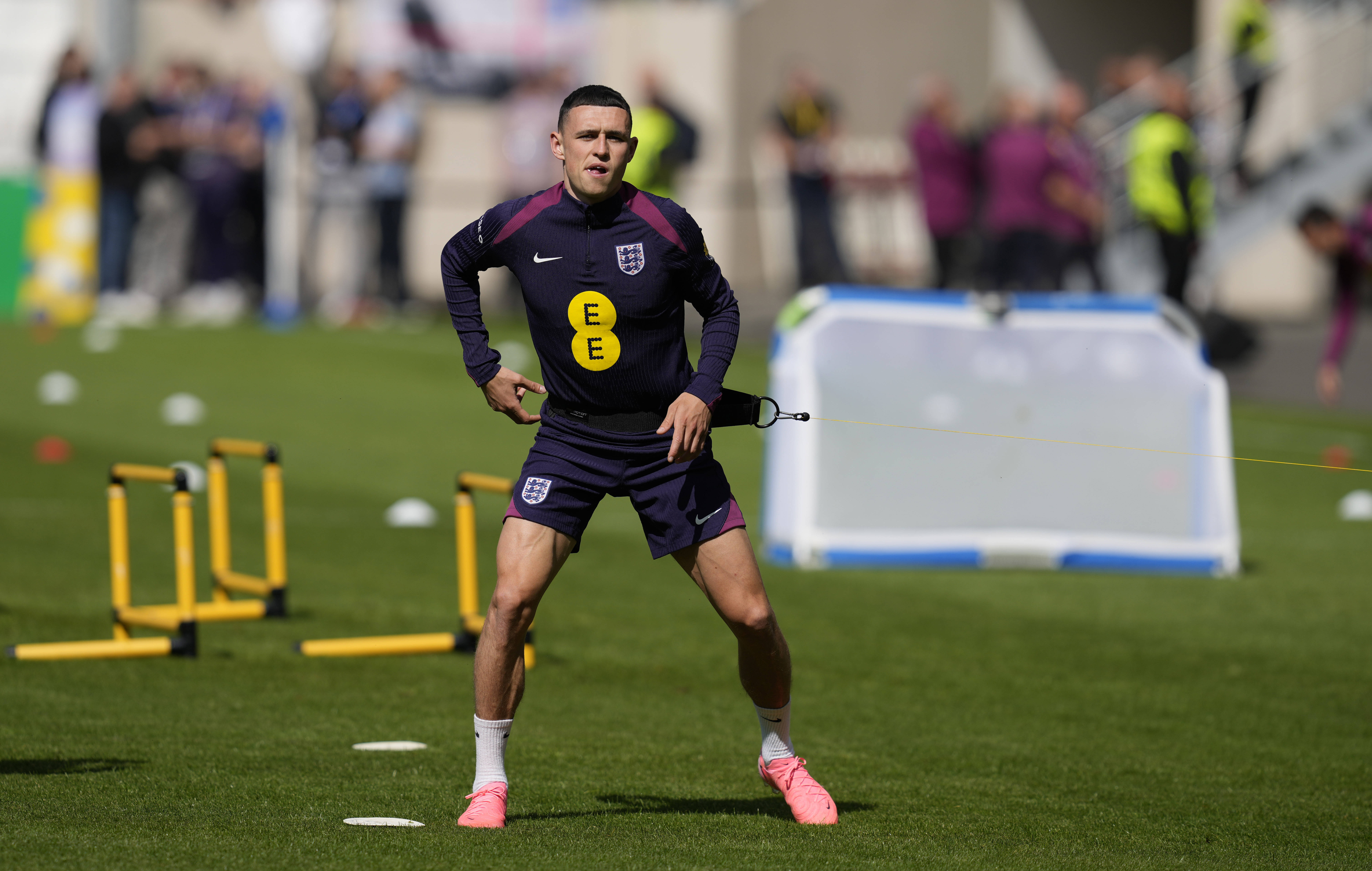 英格兰球队在比赛中踢出了出色的比赛，最终取得了一场辉煌的胜利的简单介绍