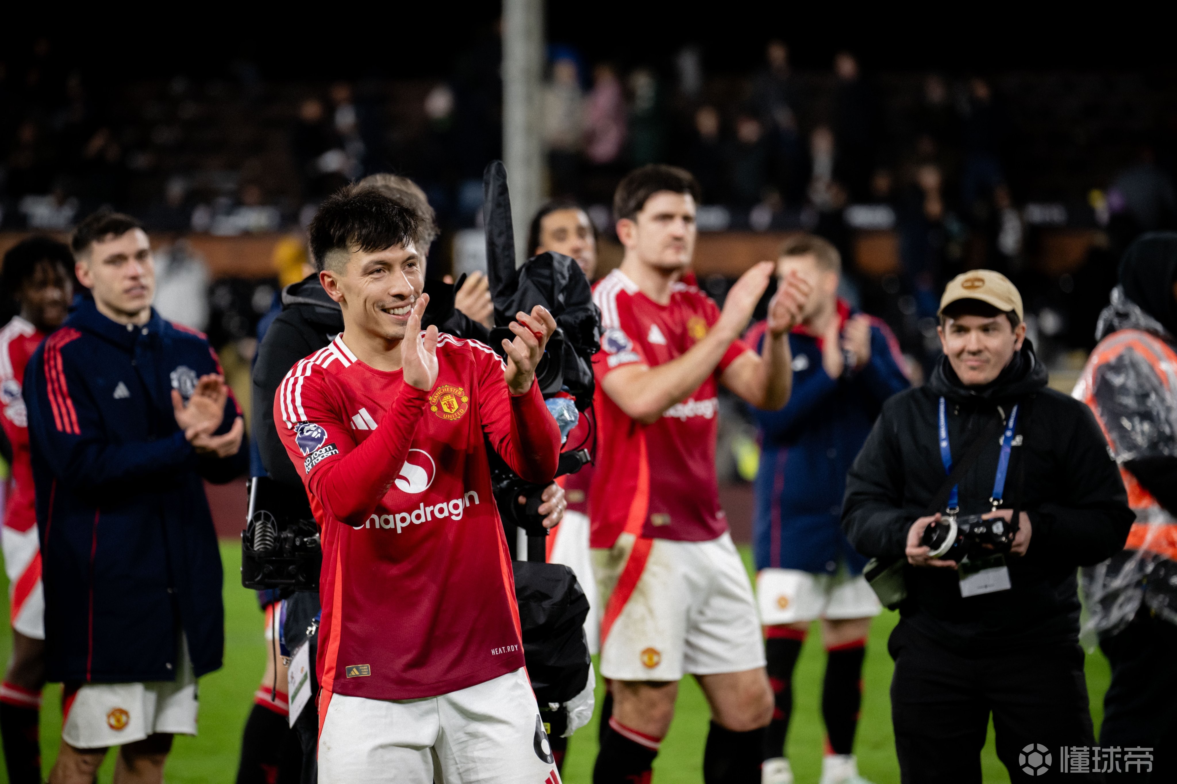 关于曼联战绩稳定升温，逐渐追赶领先球队的信息