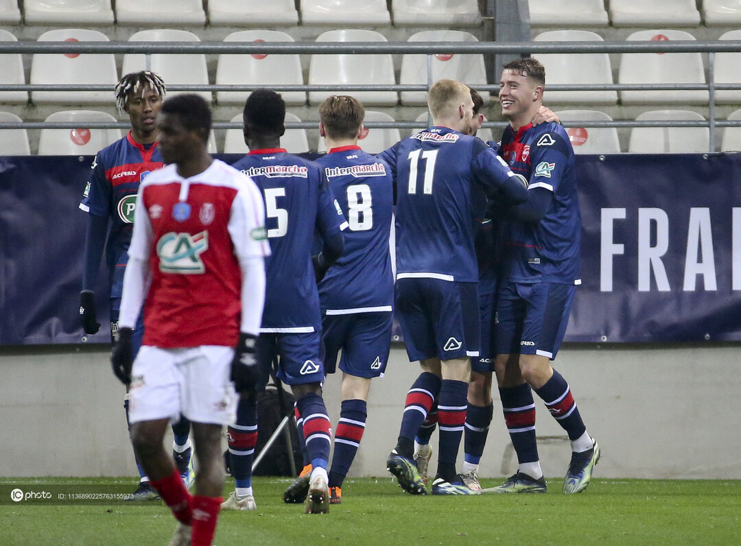 瓦朗谢纳主场惨败,失去领先优势 瓦朗谢纳主场惨败,失去领先优势