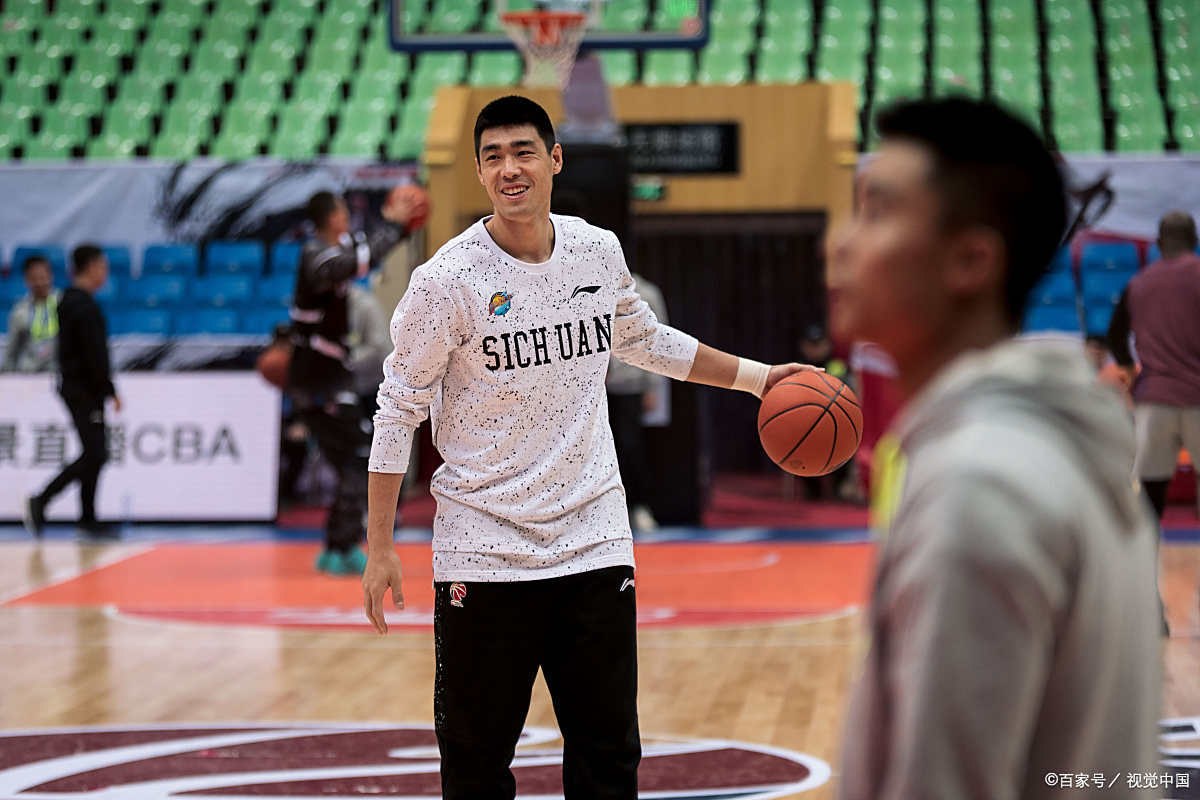 年轻球员崭露头角，CBA比赛风起云涌的简单介绍