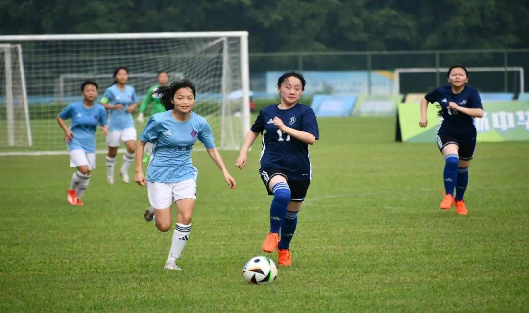 青少年女子足球赛事备受关注 青少年女子足球赛事备受关注