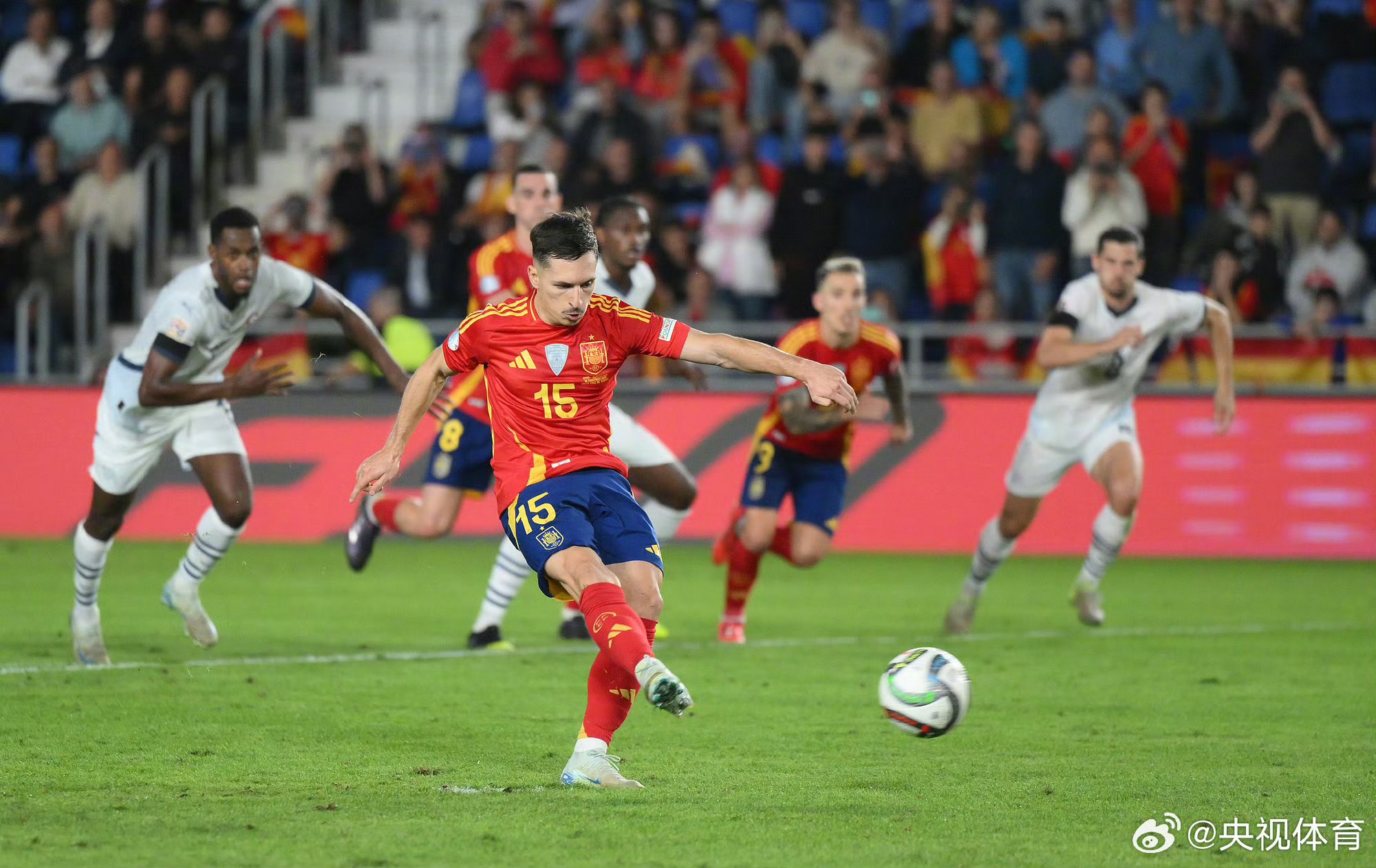 西班牙代表队发挥稳健，斩获桂冠的简单介绍