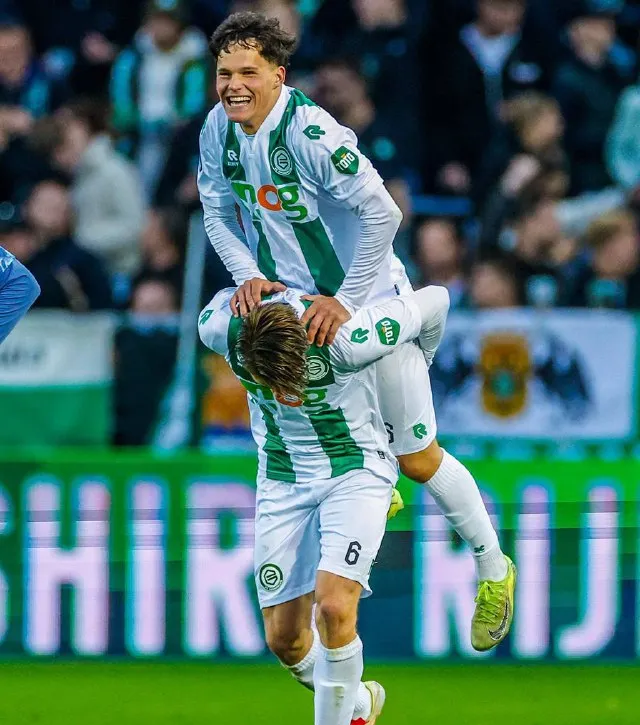 包含阿贾克斯飘然领跑，实力雄厚令人惊叹的词条