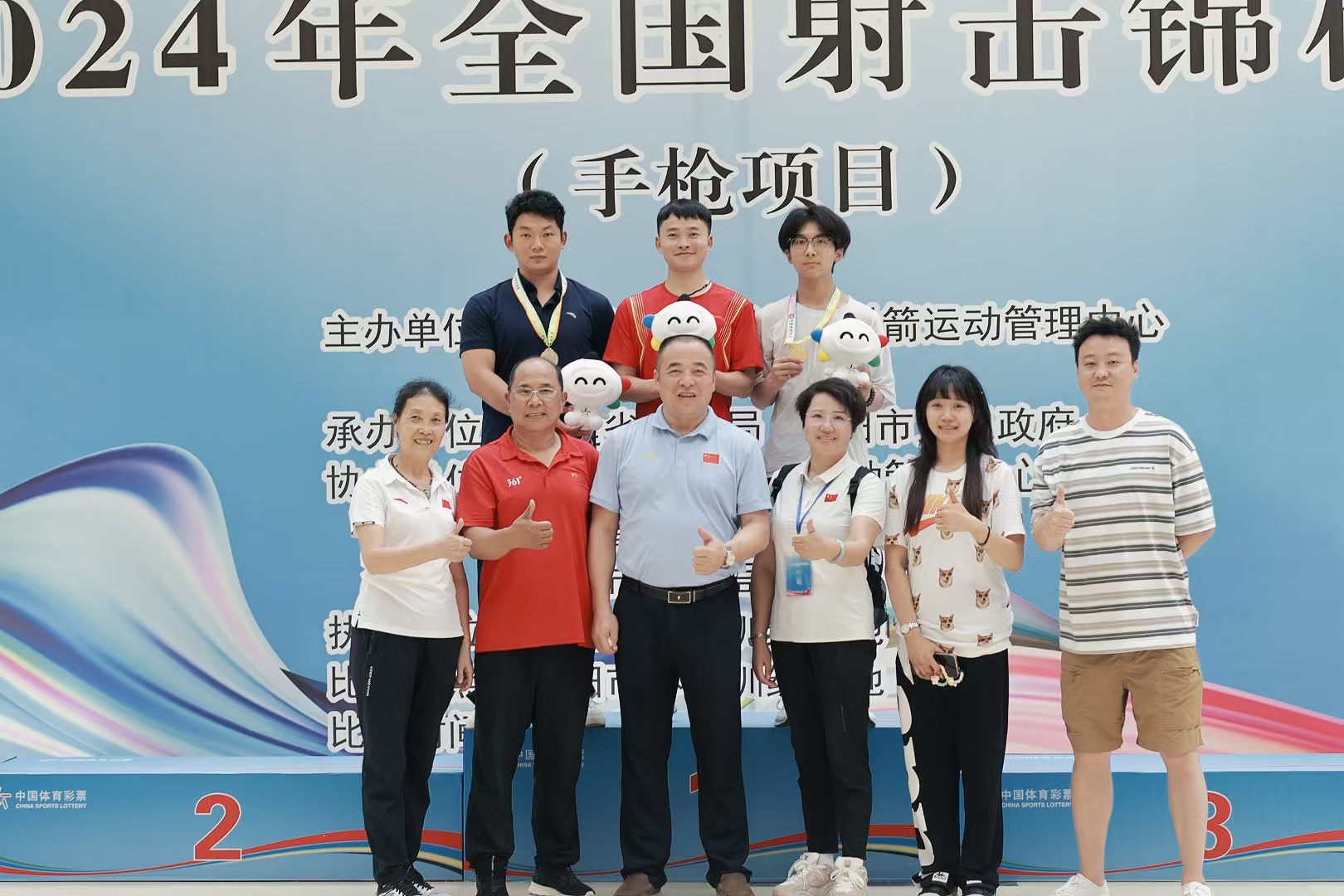 中国选手夺得射击银牌,表现出色 中国选手夺得射击银牌,表现出色