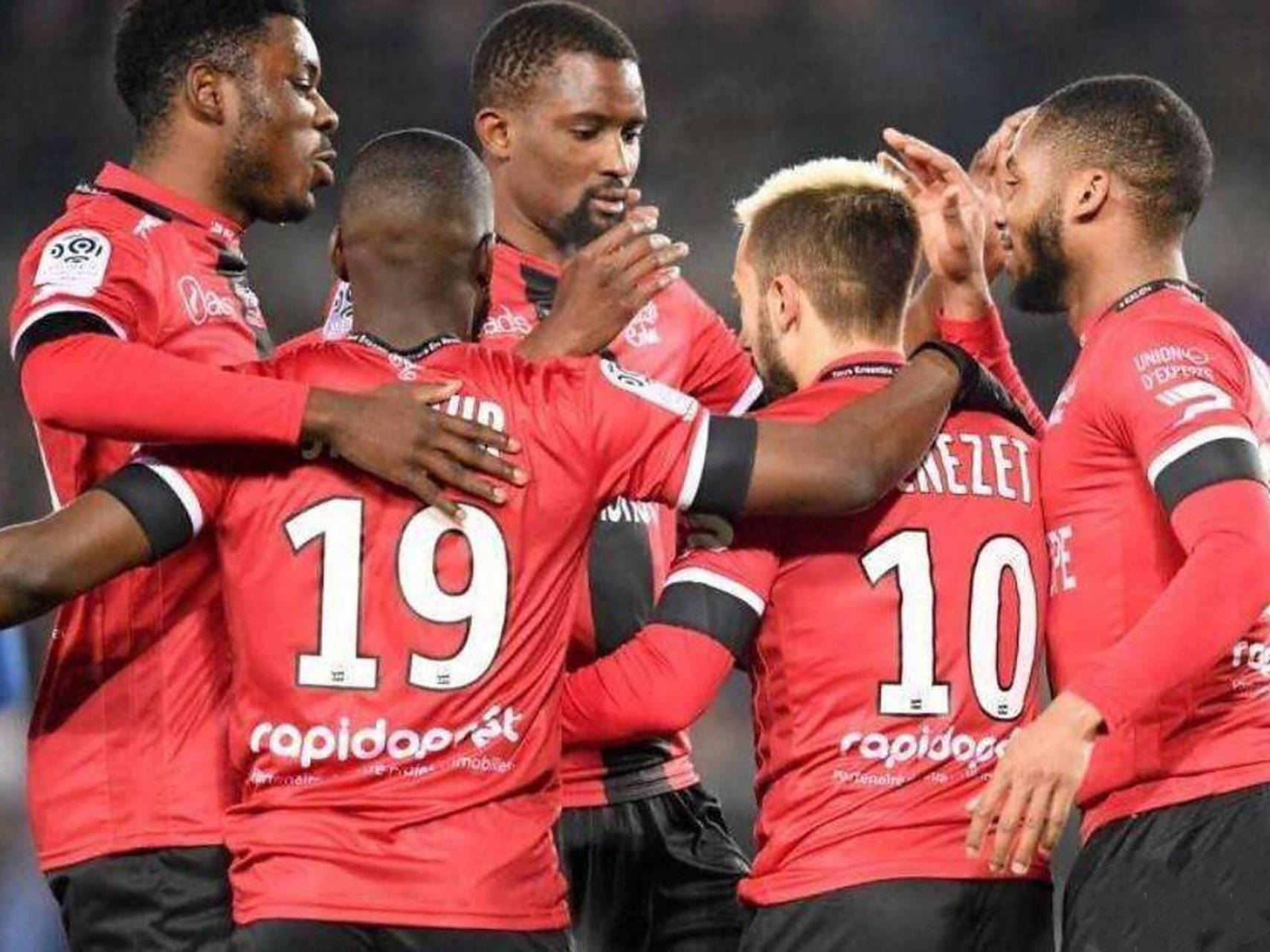 包含亚眠客场不敌对手，法国联赛排名下滑的词条