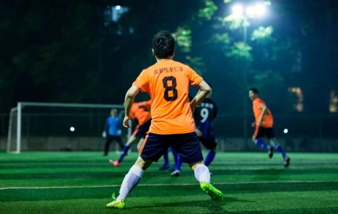 包含斯洛文尼亚队艰苦奋战，为荣誉而战的词条