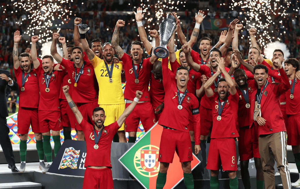 包含斯洛文尼亚队艰苦奋战，为荣誉而战的词条