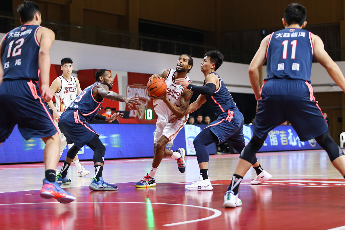 惊心动魄的篮球比赛即将上演! 惊心动魄的篮球比赛即将上演!