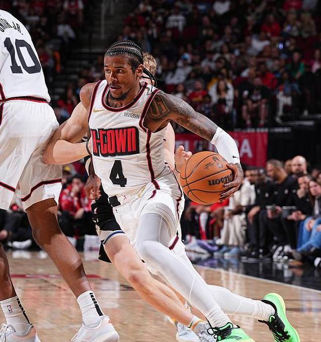 火箭客场险胜雄鹿，取得四连胜