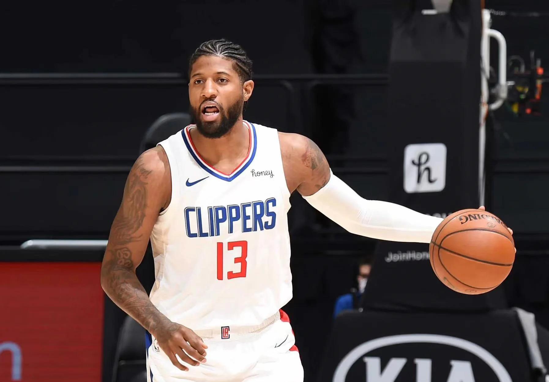 开拓者大胜黄蜂，取得关键胜利