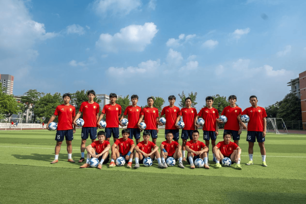 努力追求杯赛奖杯的亚洲足球队伍的简单介绍