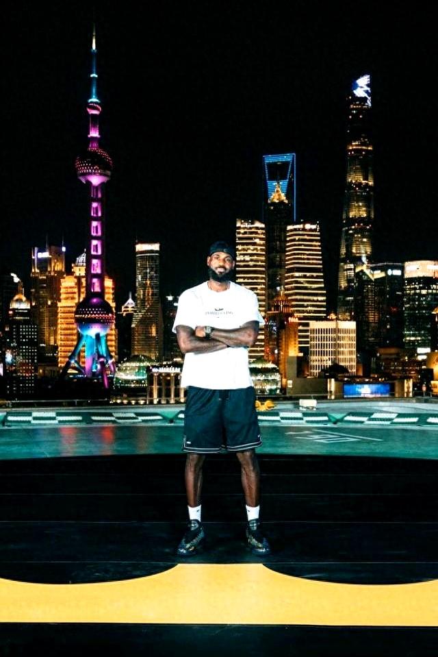 詹姆斯助骑士队奋力前行，震撼世界激动心跳的简单介绍