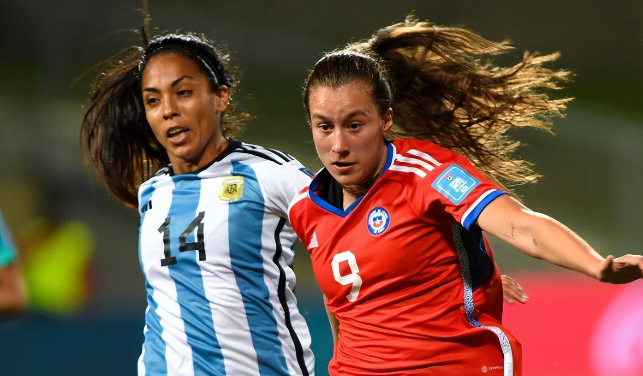 阿根廷女足球员展现强大实力