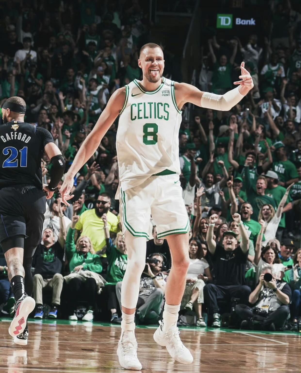 关于尼克斯主场胜出！波尔津吉斯发挥亮眼的信息