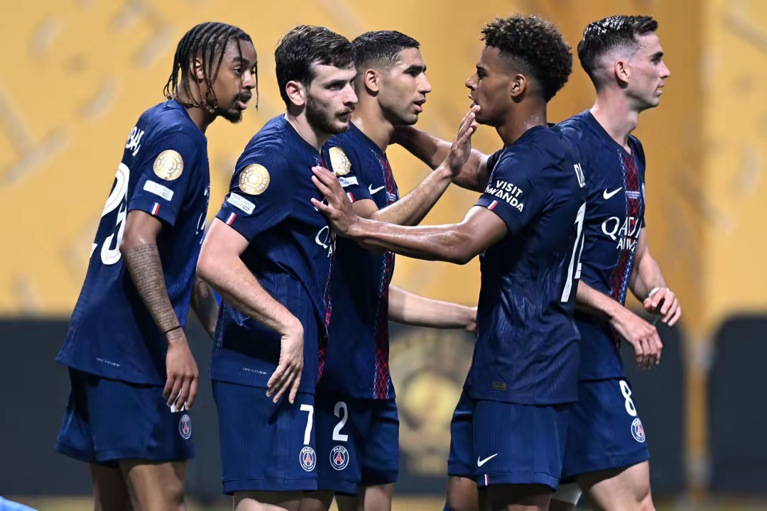 包含巴黎圣日耳曼遭遇困境，球队急需调整的词条