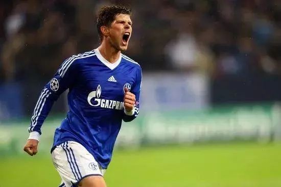 沙尔克继续领跑榜首，击败霍芬海姆